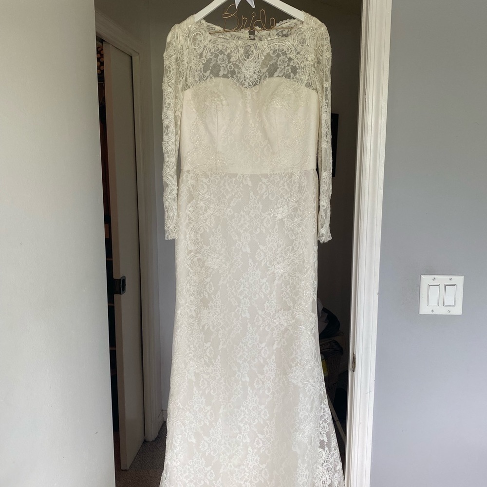 Lace wedding dress